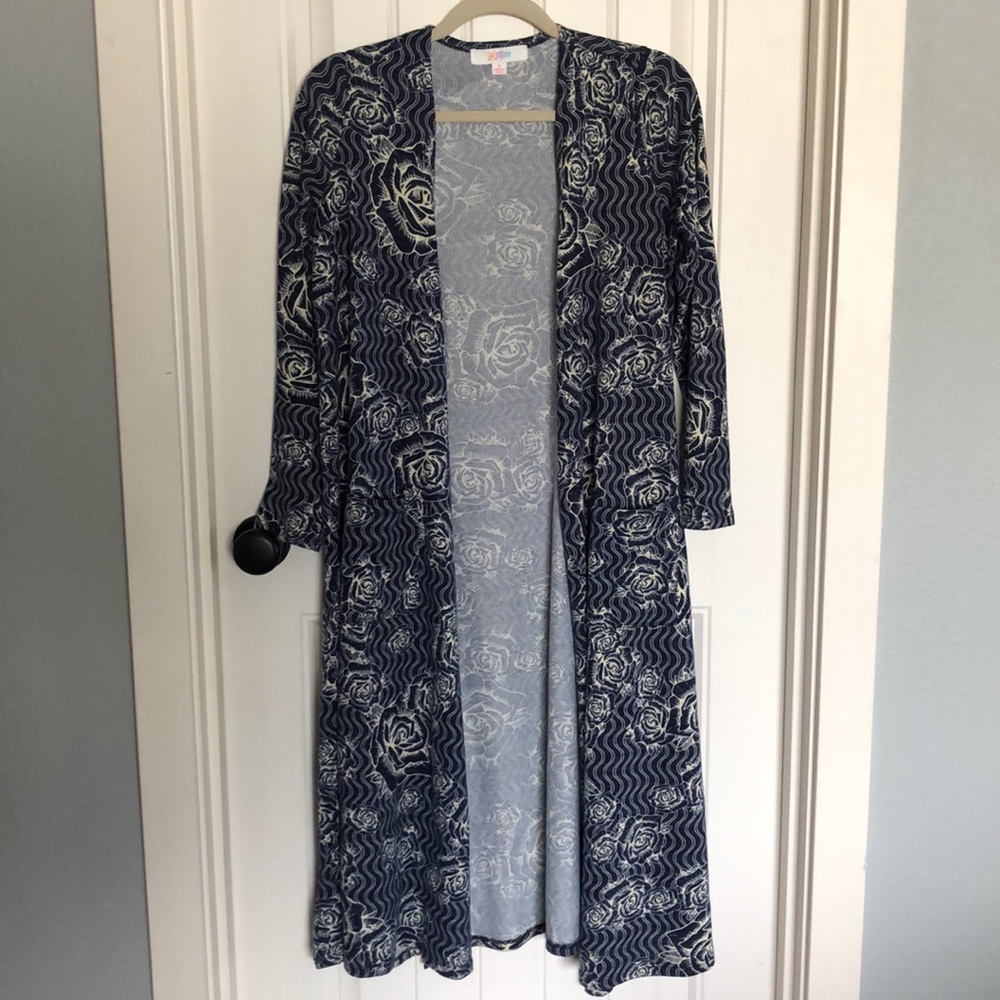 NWOT Small Navy Rose Floral Sarah
